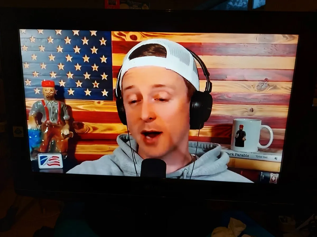 LG 32 inch TV, Model LG 32LG5010 with remote contr - Image 1