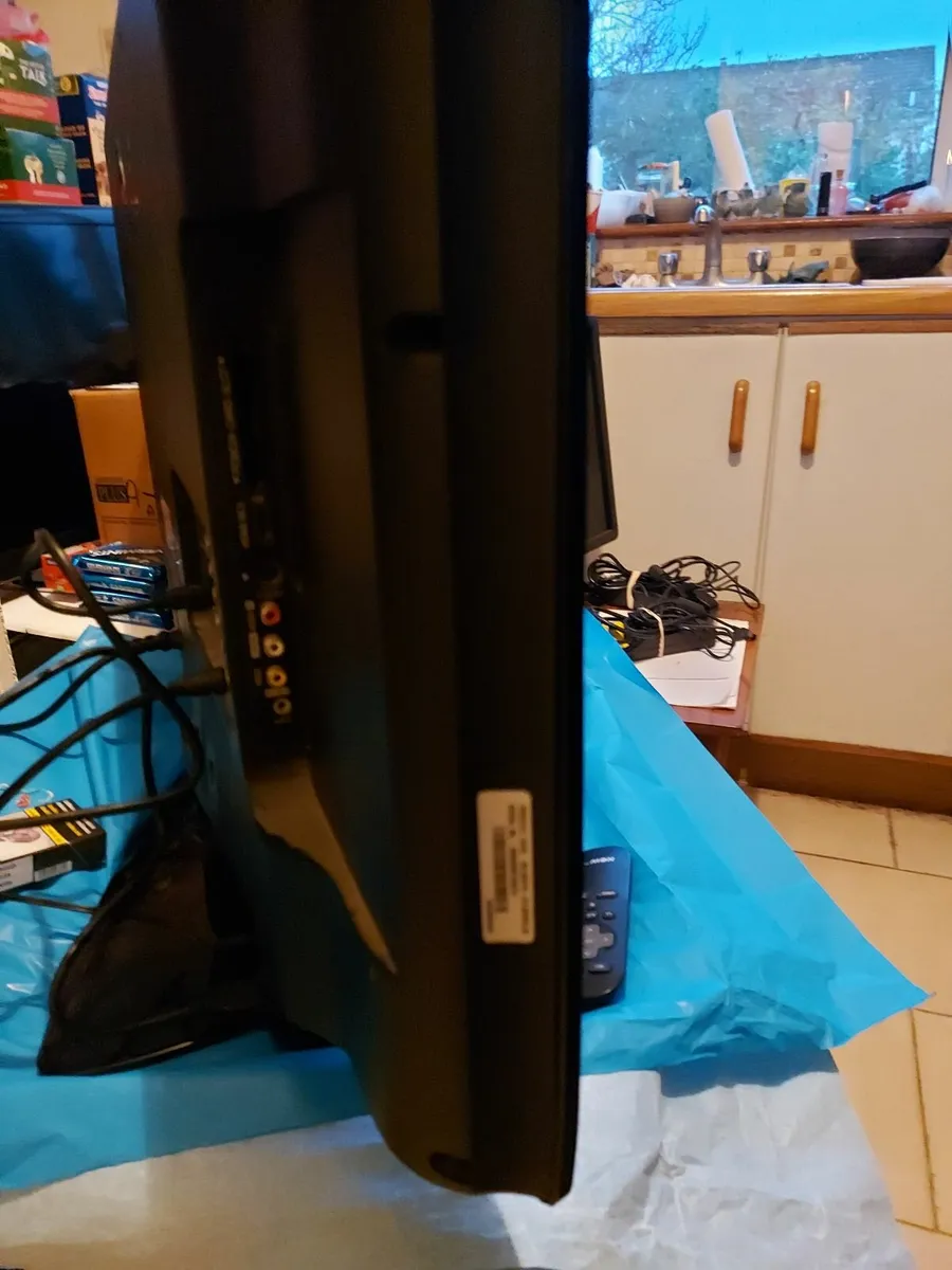 LG 32 inch TV, Model LG 32LG5010 with remote contr - Image 3