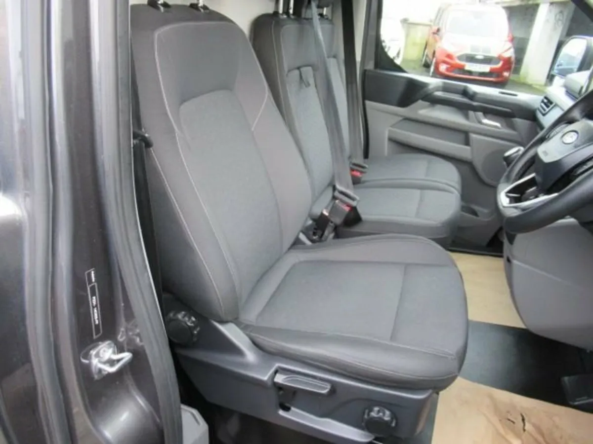 2.0 300 EcoBlue Limited Panel Van 5dr Diesel Manua - Image 3