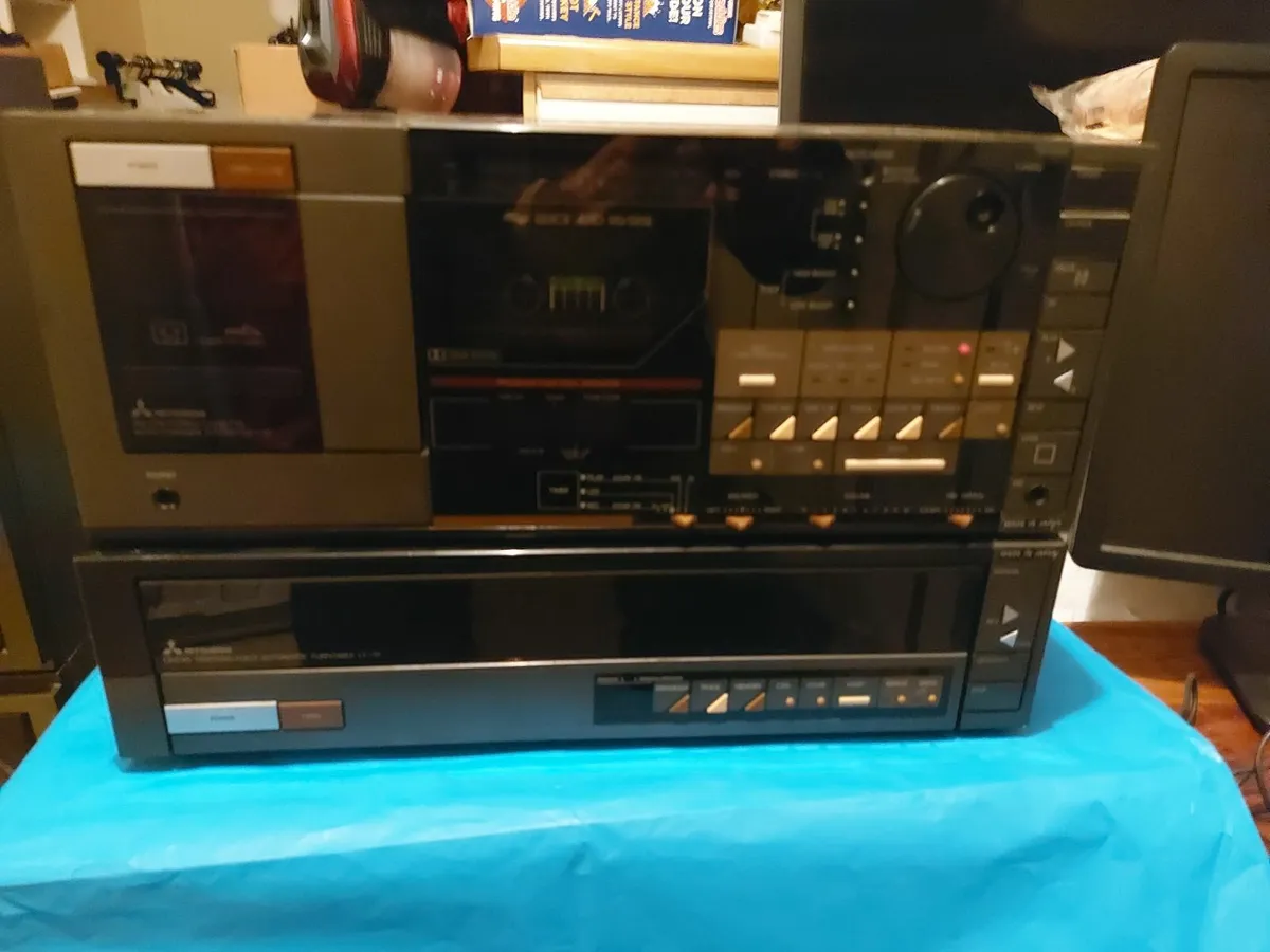 Mitsubishi Amplifier 7 Cassette Changer  Turntable - Image 1