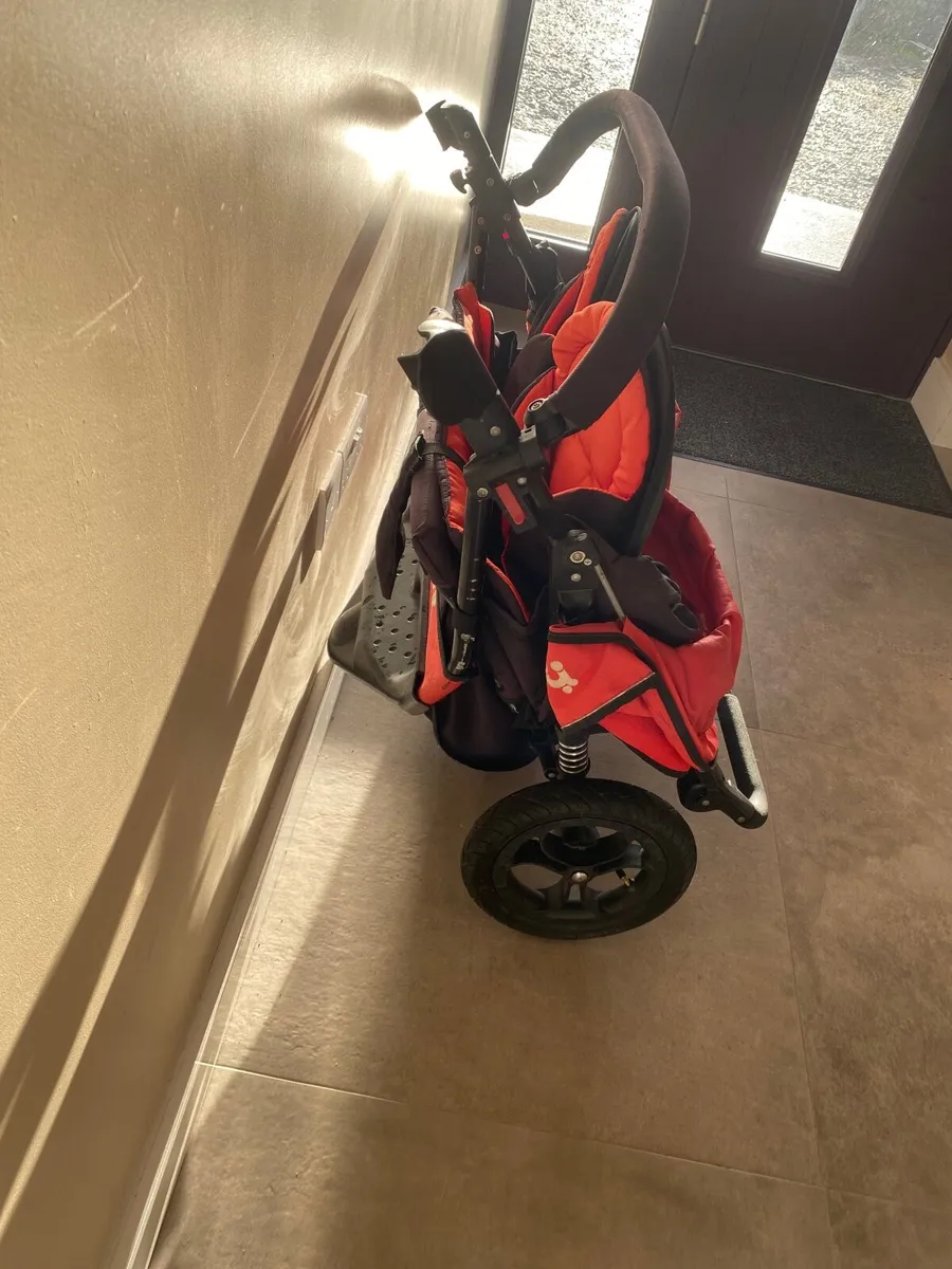 Out and about double stroller - Image 1