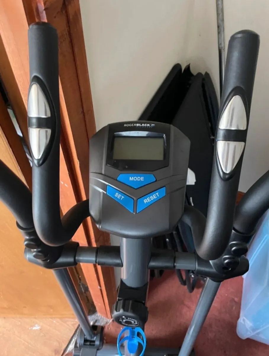 Cross trainer - Image 1