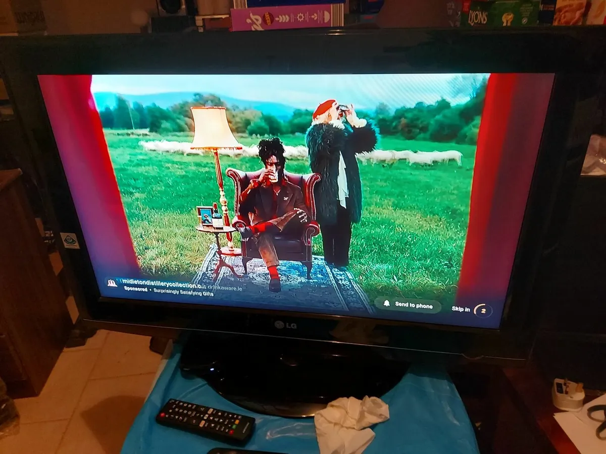 LG 32 inch TV, Model LG 32LG5010 with remote contr - Image 2