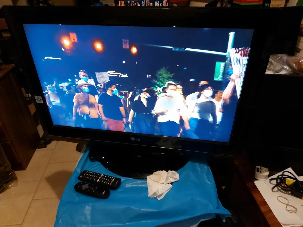 LG 32 inch TV, Model LG 32LG5010 with remote contr - Image 4