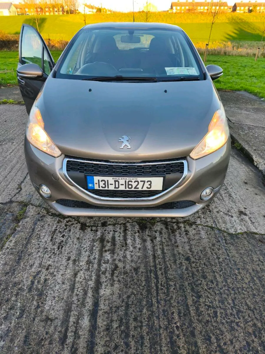 Peugeot 208 - Image 2