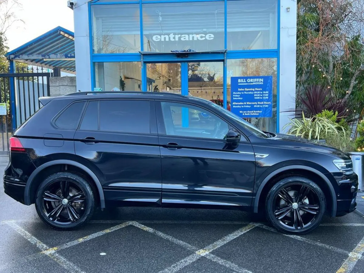 Volkswagen Tiguan R-LINE 2.0 TDI 4MOTION // BLACK - Image 2