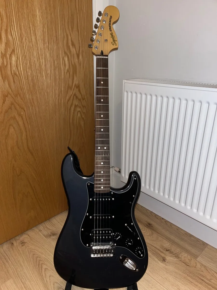 Electric guitar and amp set everything included - Image 1