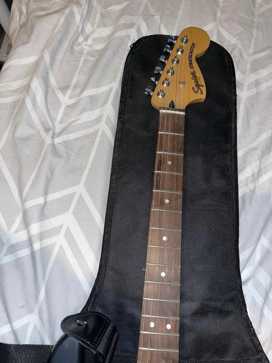 Electric guitar and amp set everything included - Image 4