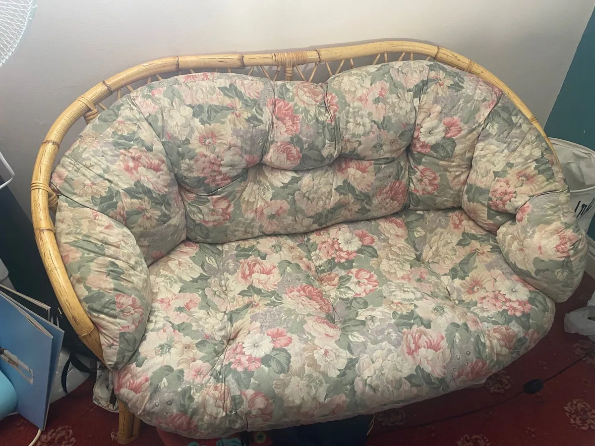 2 Seater Couch & Chairs - Image 1
