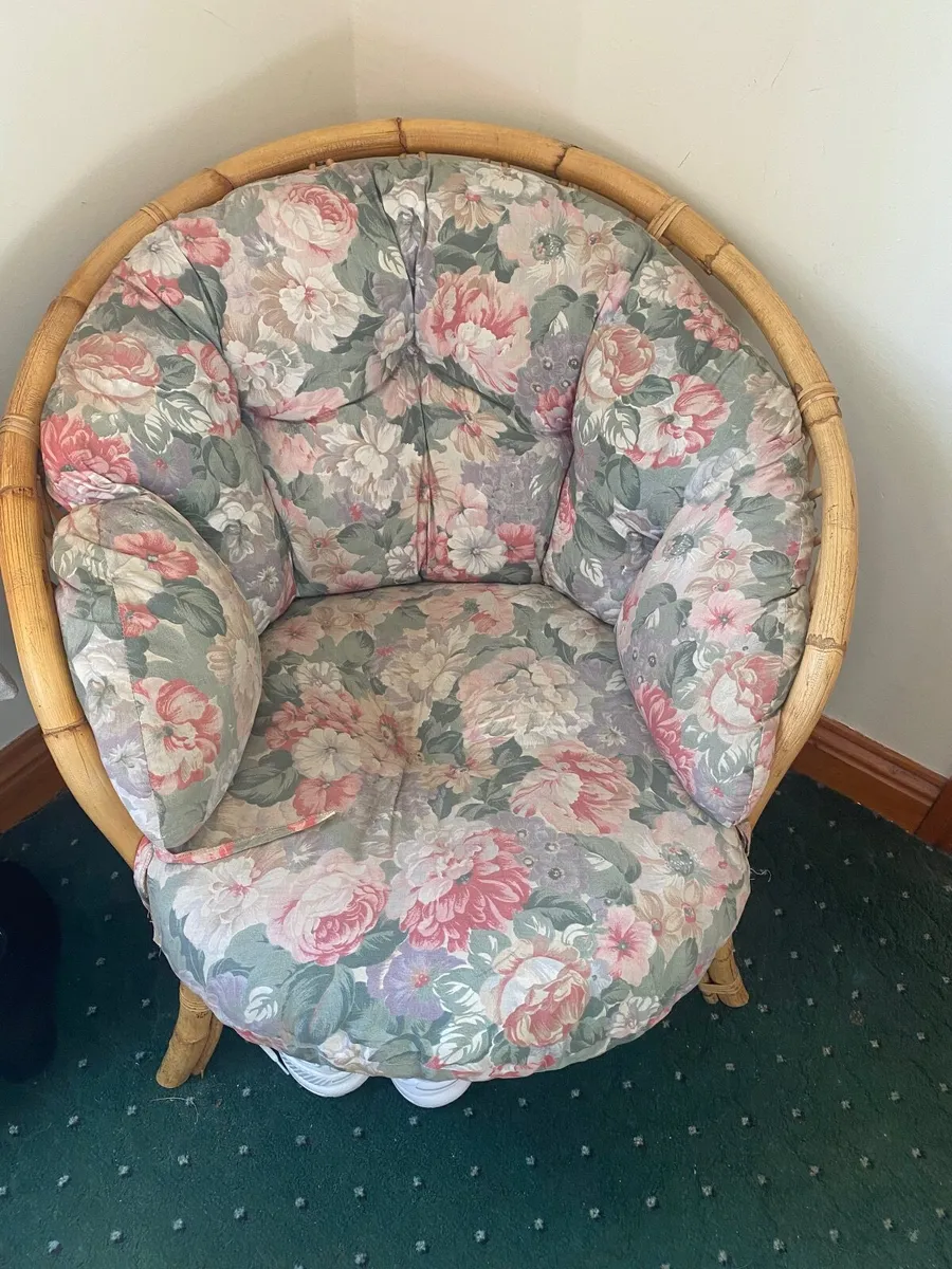 2 Seater Couch & Chairs - Image 2