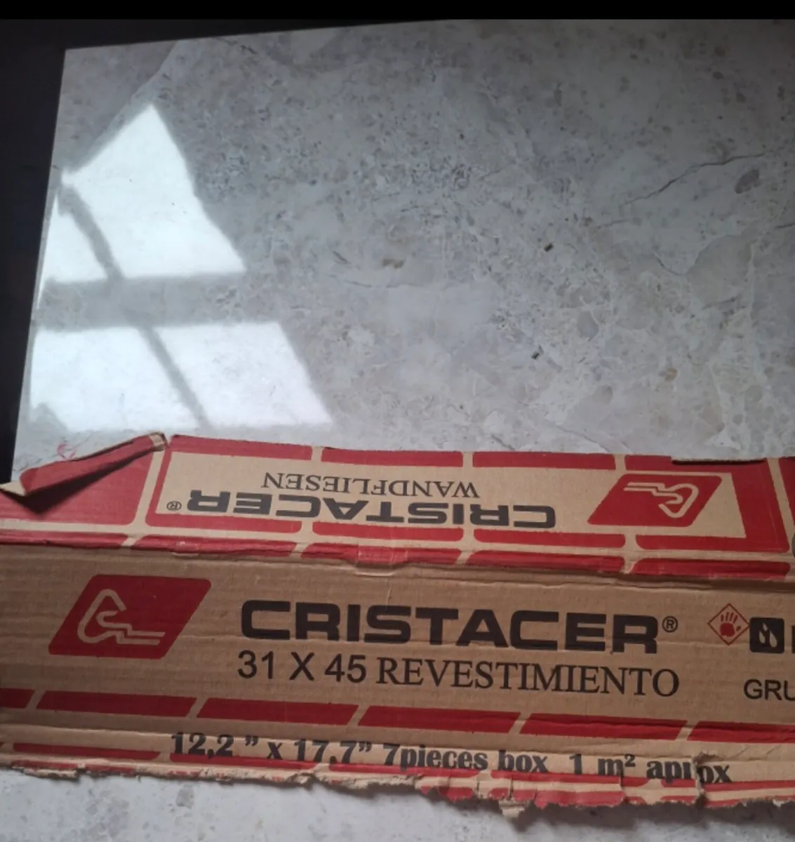 Bathroom tiles - Image 1