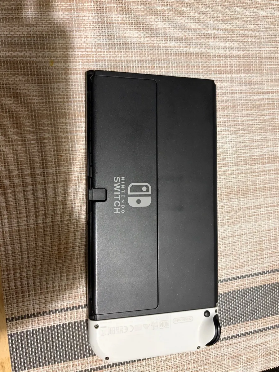 Nintendo switch OLED - Image 2