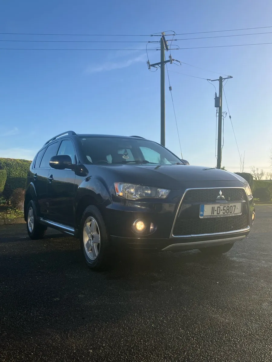 2011 Mitsubishi Outlander Automatic 4x4 - Image 3