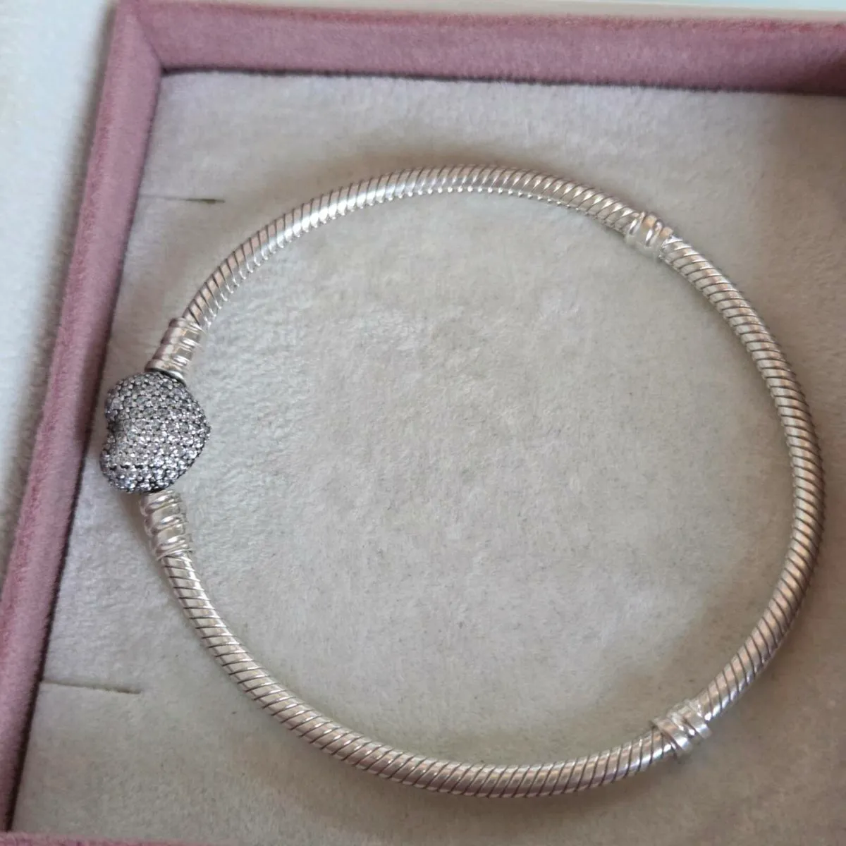 Pandora bracelet heart sparkly claps size 19cm - Image 1