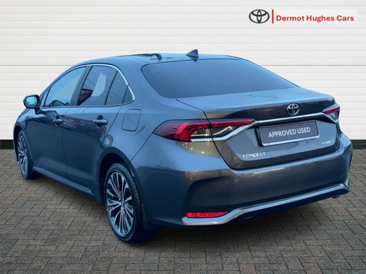 Toyota Corolla LUNA SPORT SALOON 4DR - Image 2