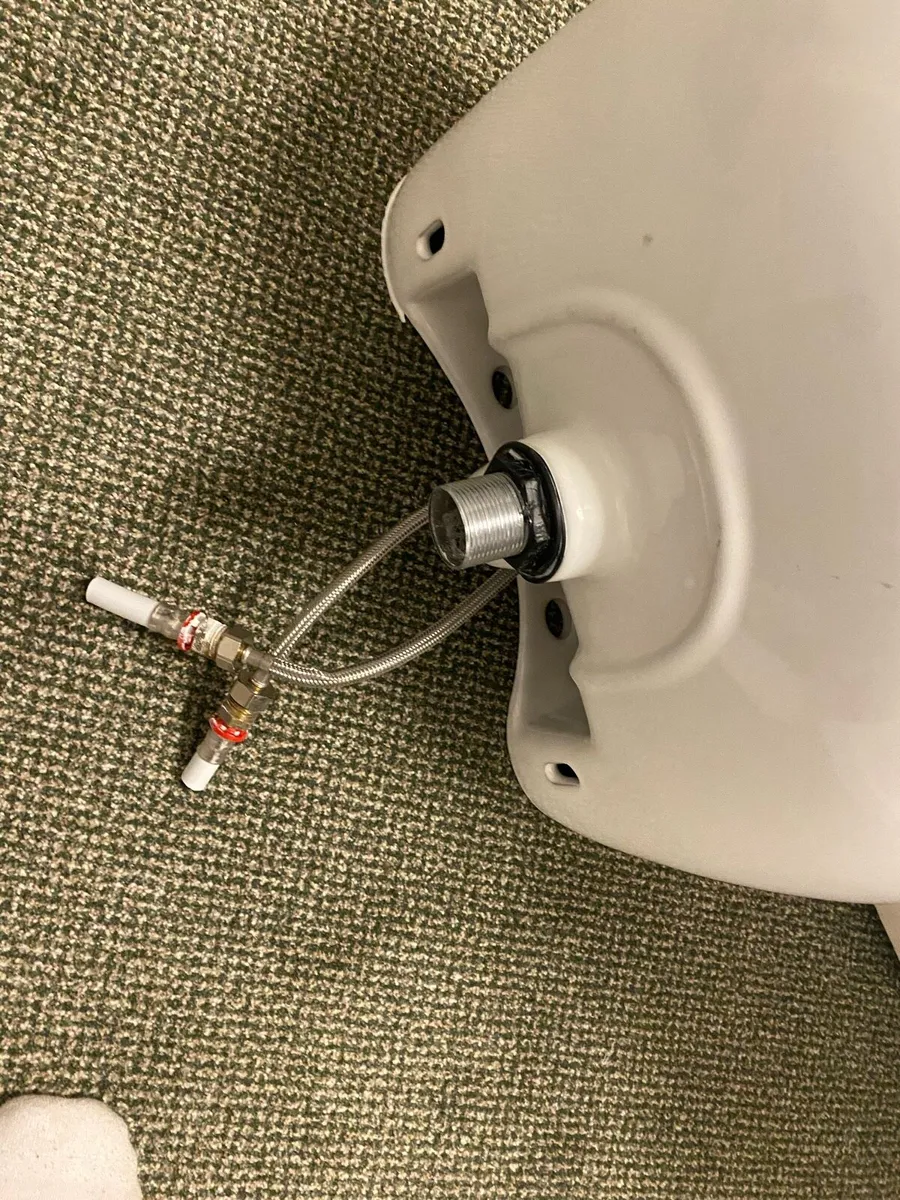 Two bathroom sinks - almost new - Image 4