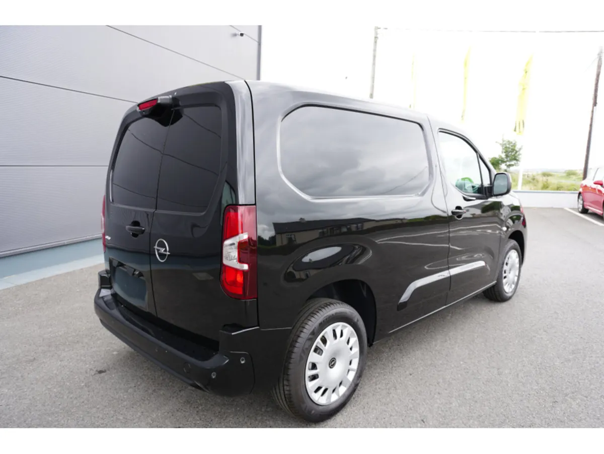 Opel Combo SPORTIVE 1.5 D-TURBO - Image 4