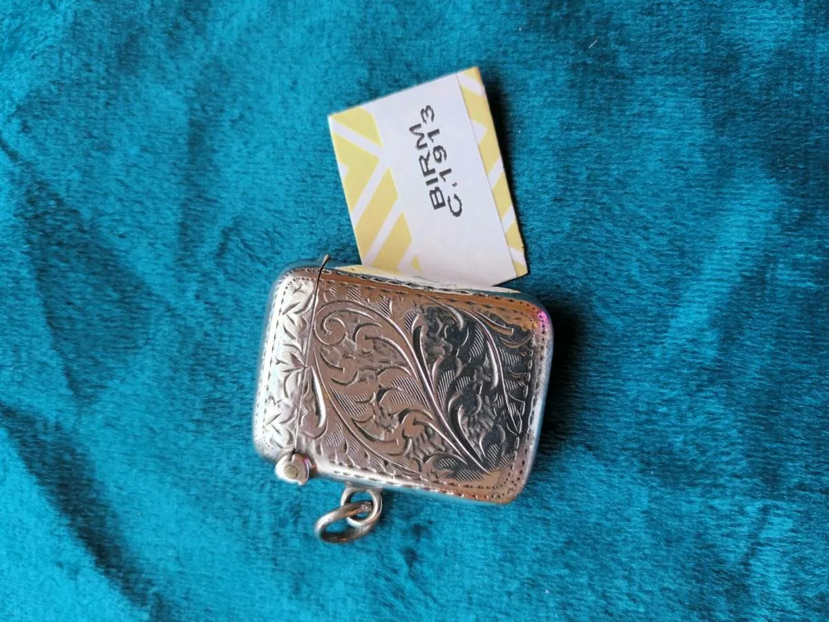 3 Silver  Vesta Cases & Silver  Soverign Holder. - Image 4