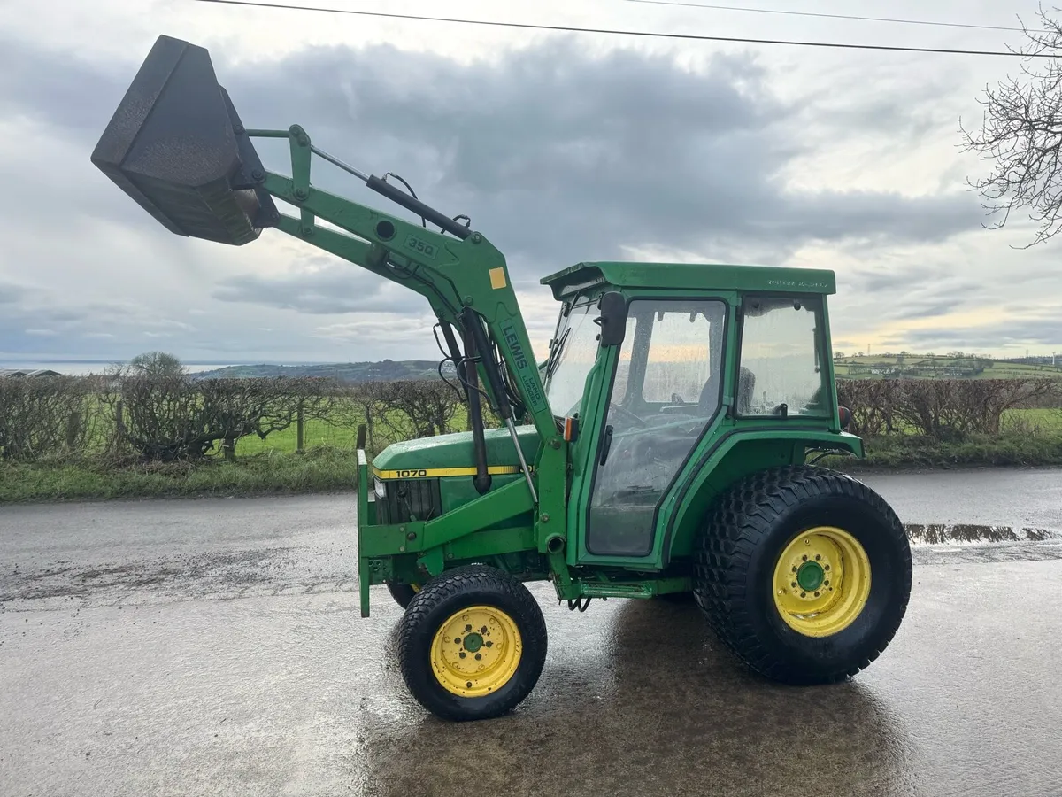 John Deere Compact Tractor with loader - Image 1