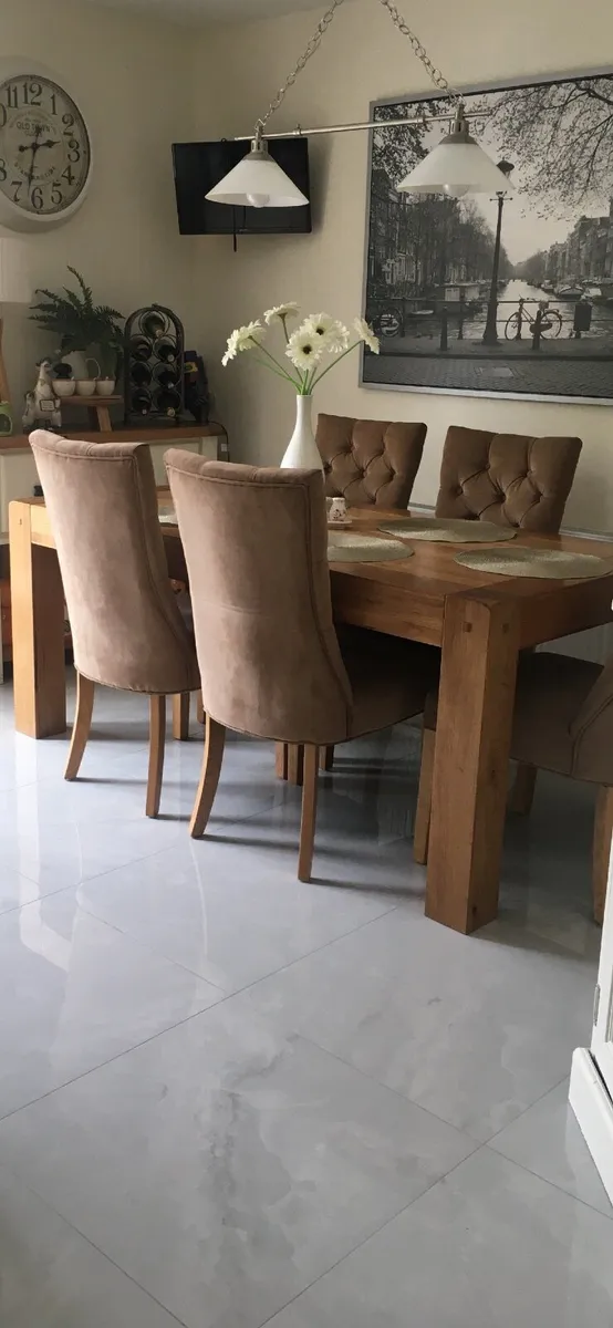 Kitchen table chairs not included - Image 1