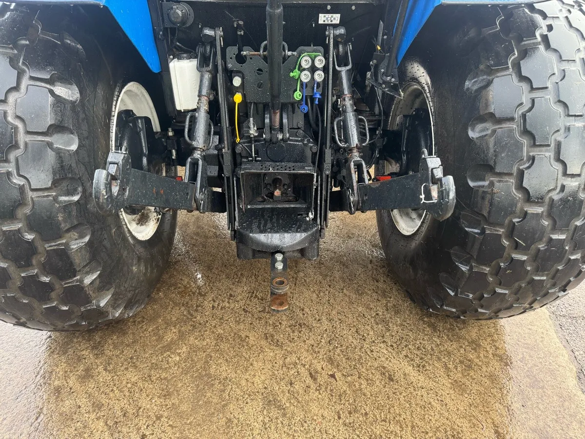 New Holland TD5.105 Tractor - Image 4