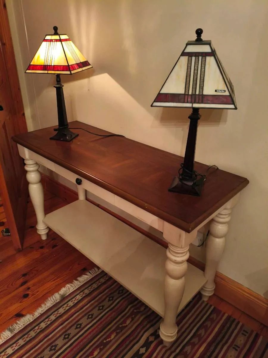 Beautiful table, mirror 2 glass lamps - Image 1