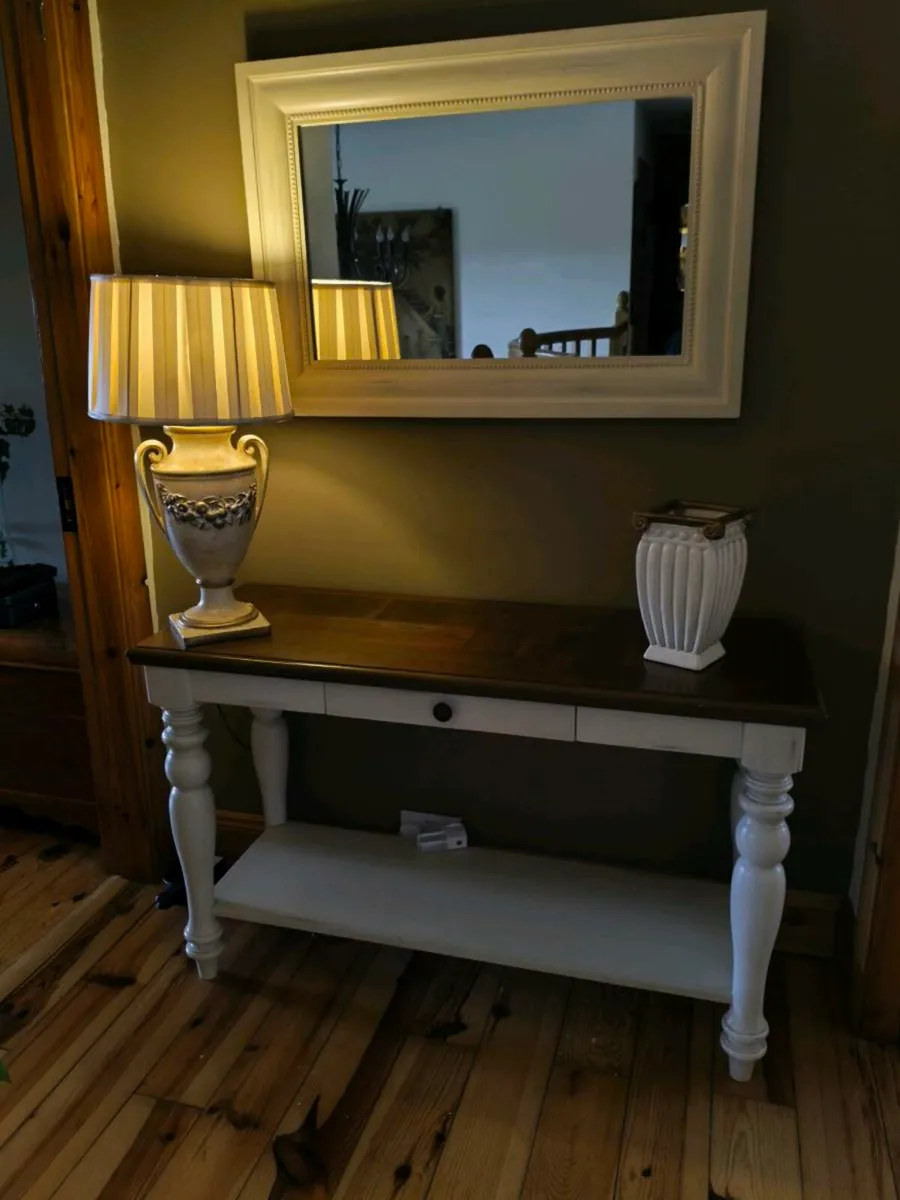 Beautiful table, mirror 2 glass lamps - Image 3