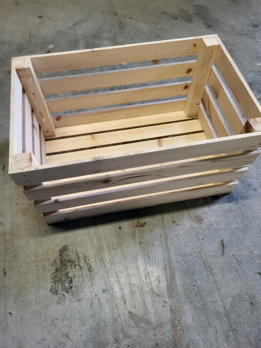 Wooden crate - Image 1