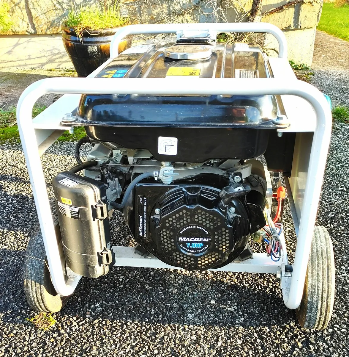 Jefferson 3.8kVa Electric Start 110-230v generator - Image 3