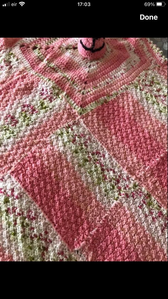 Girls knitted blanket €10 - Image 2