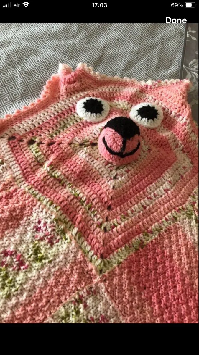 Girls knitted blanket €10 - Image 3