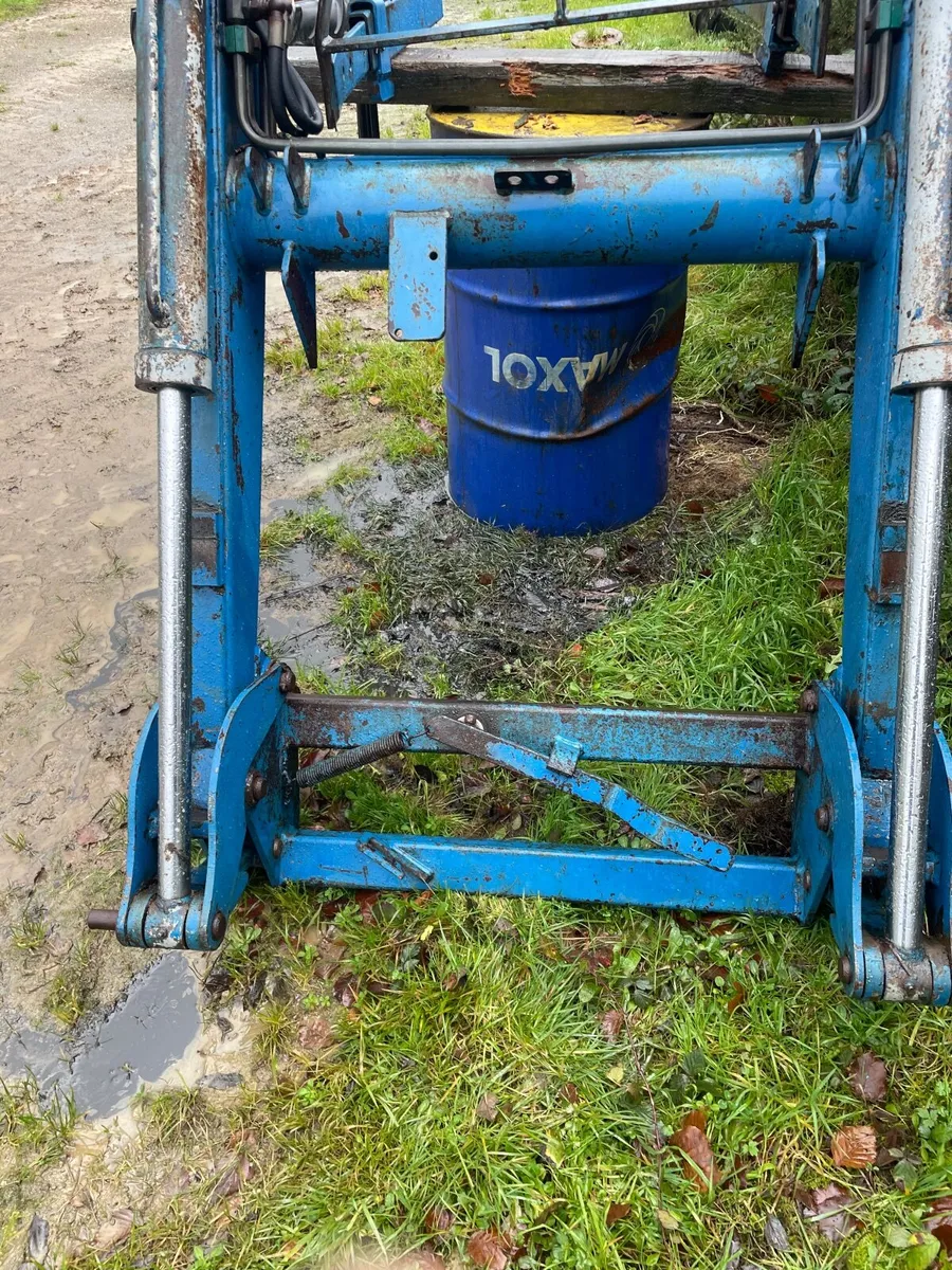 Tractor loader - Image 1