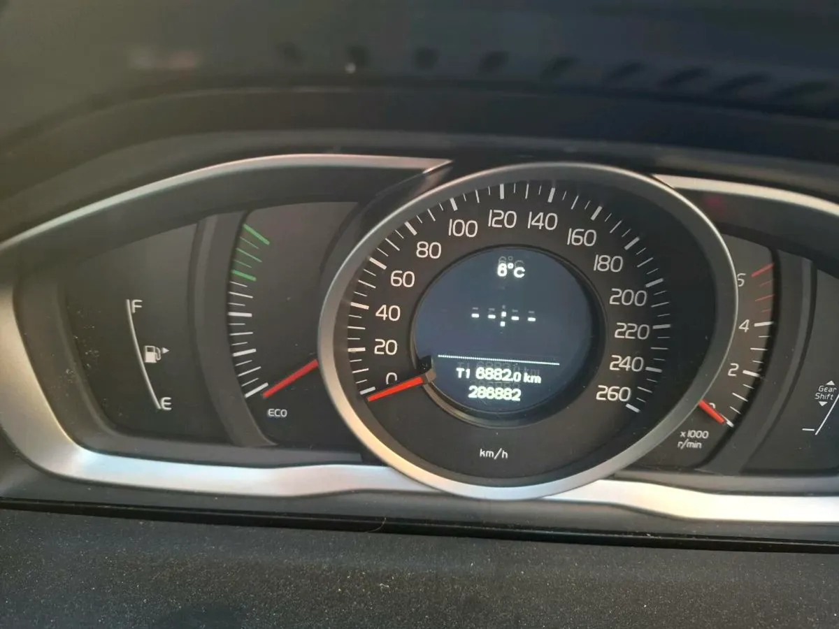 161 Volvo s60 diesel - Image 4