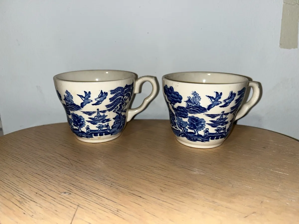 Selection of willow pattern china - Image 3