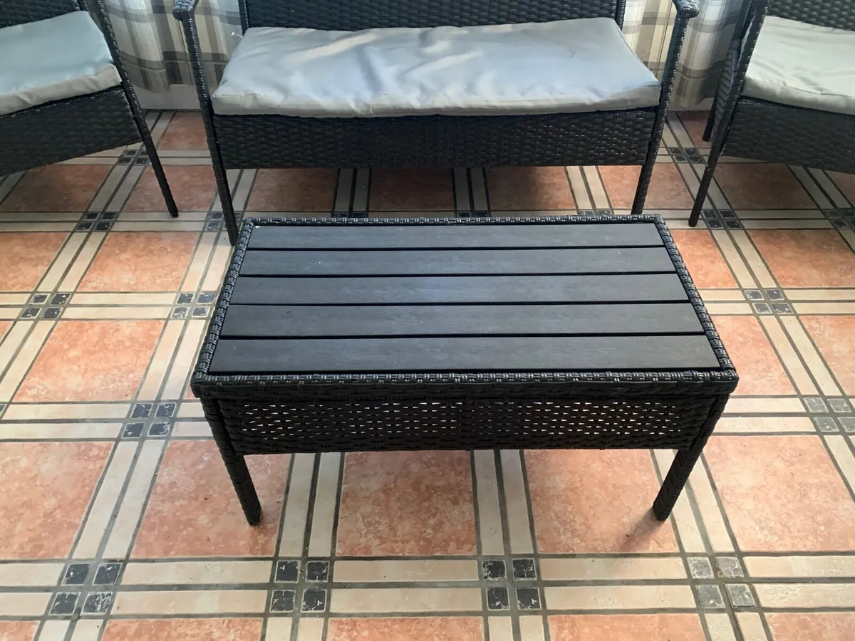 Garden furniture - Image 1