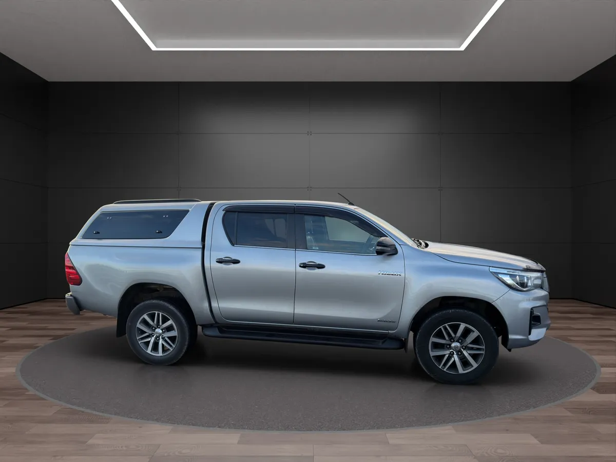 2020 Toyota Hilux Invincible X - Image 3