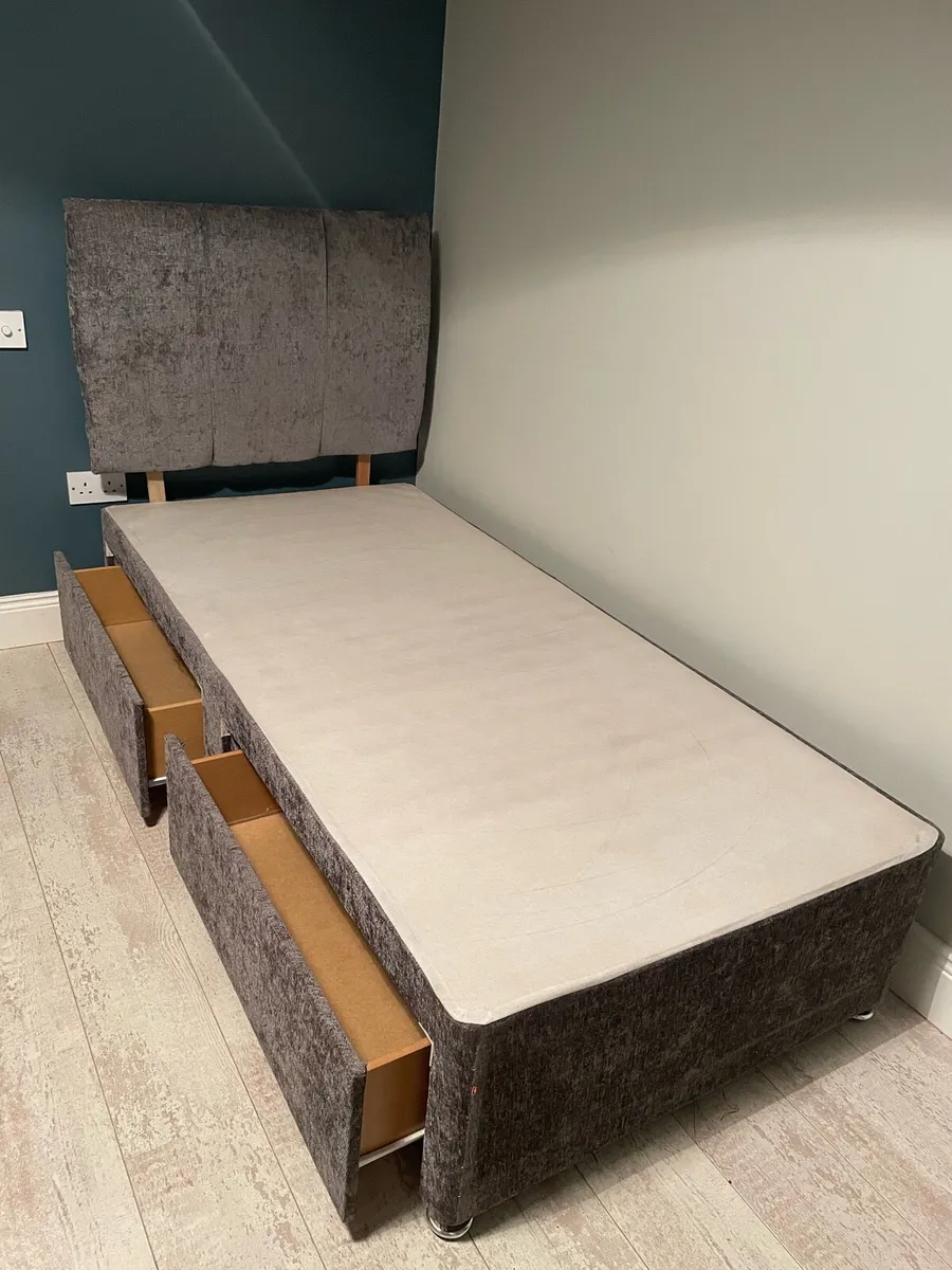 Single bed - Image 1