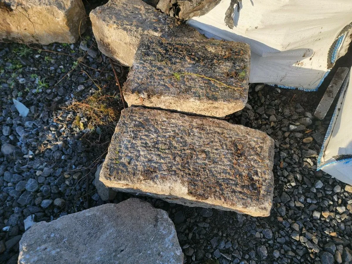 Reclaimed ardbracken quoin stones - Image 1
