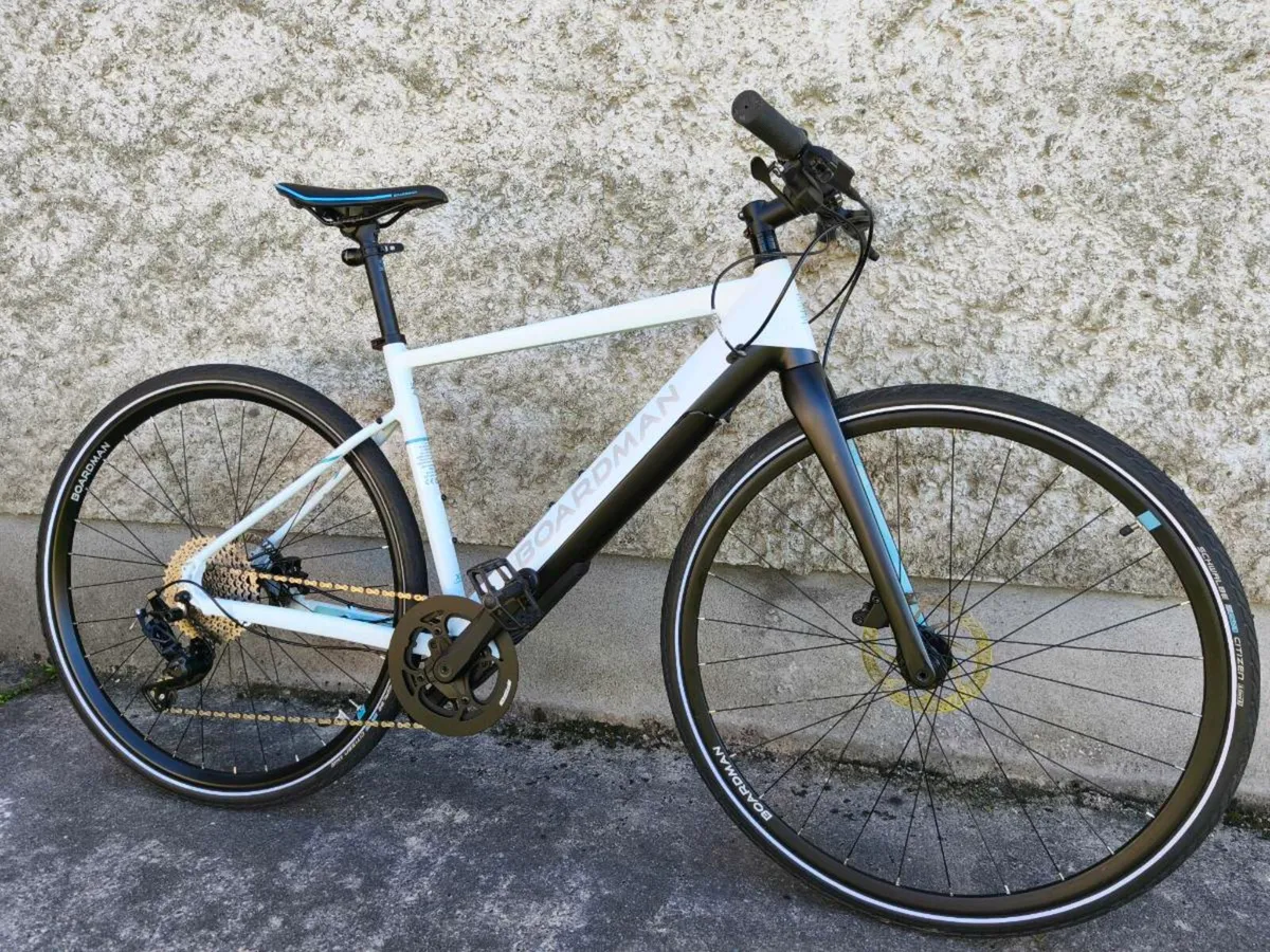 Boardman HYB 8.9 E-bike like new - Image 1