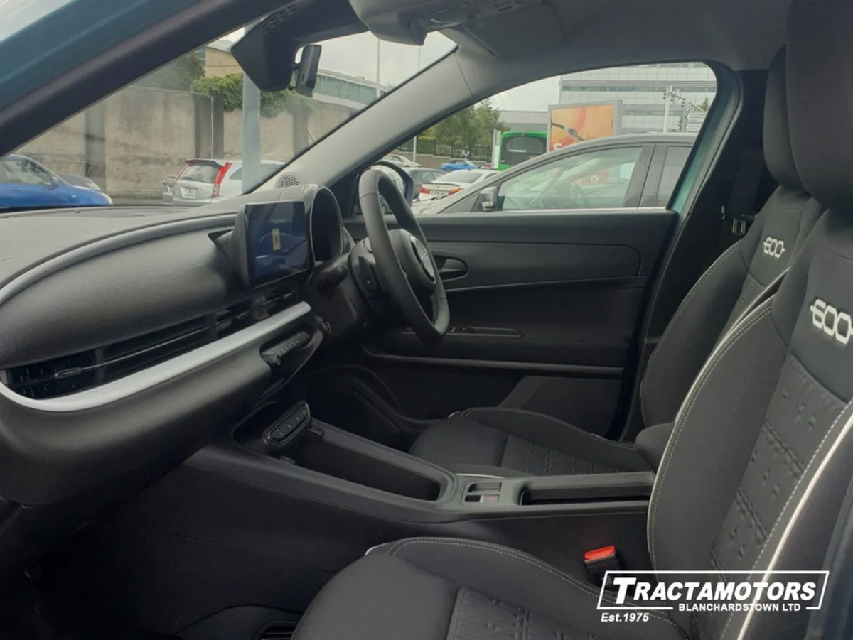 Fiat 600 1.2 PETROL HYBRID - Image 4