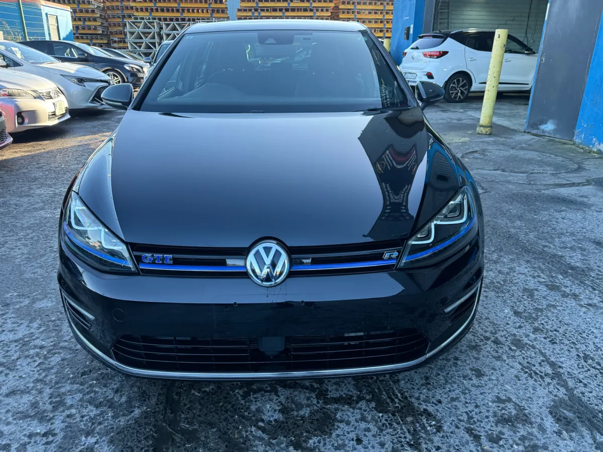 Volkswagen Golf 1.4 GTE Hybrid Automatic - Image 2