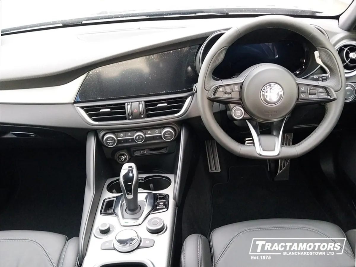 Alfa Romeo Giulia VELOCE 2.0 PETROL 280BHP - Image 2