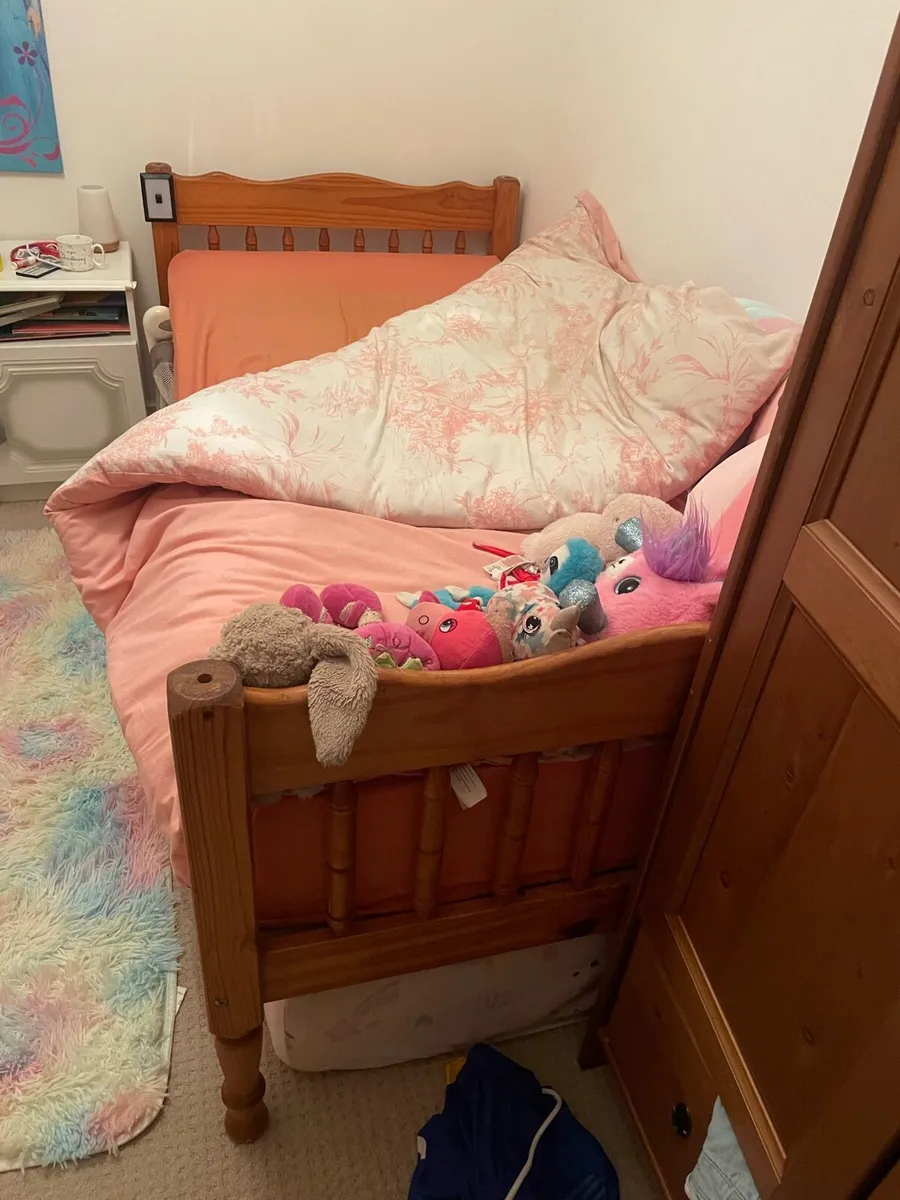 Single bed with mattress - Image 2