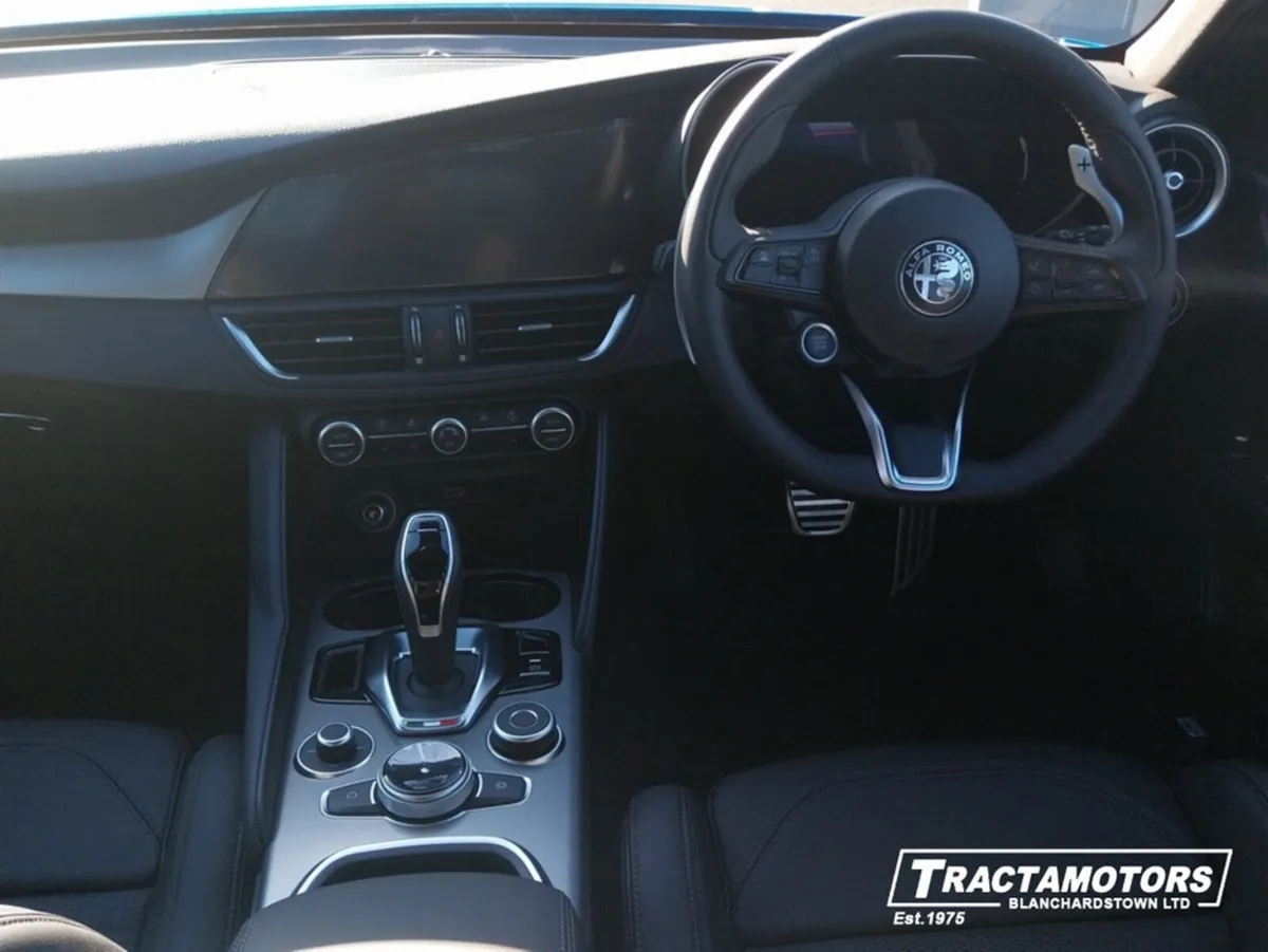 Alfa Romeo Giulia VELOCE 2.0 TURBO PETROL 280HP - Image 2