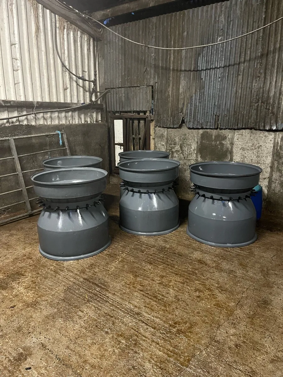 Calf feeders - Image 1
