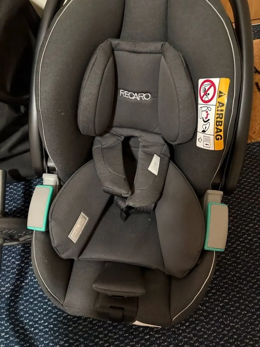Baby car seat - Image 1