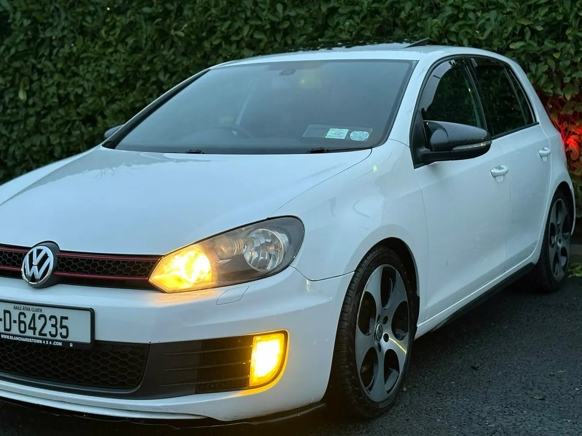 2011 Volkswagen - Image 4
