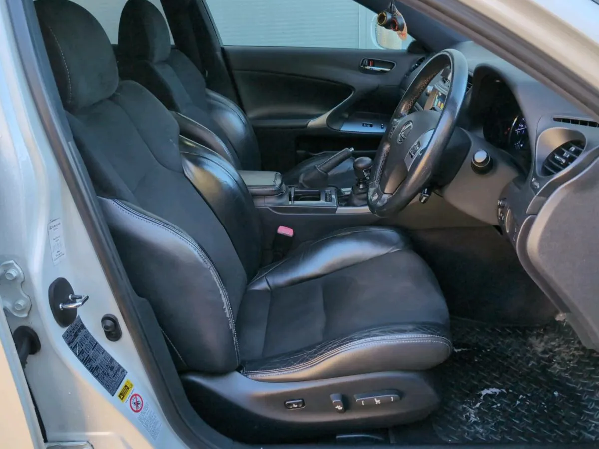 Lexus is 200D F-SPORT - Image 3