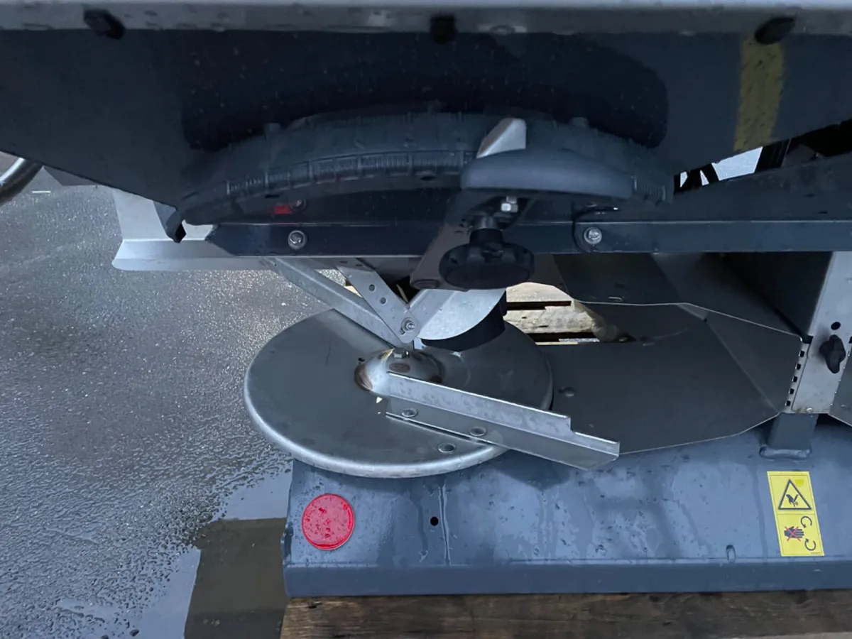 Sky Fertiliser spreader - Image 4