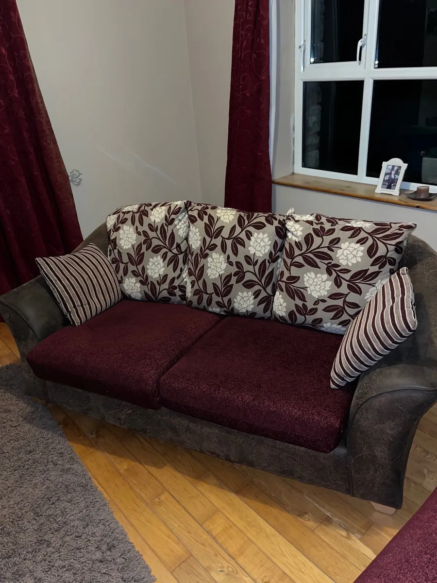 Suite of furniture - Image 1